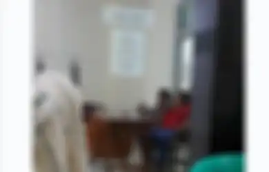 Warganya Kebanjiran Minta Bantuan, Heboh Aksi Oknum Dinsos Pekalongan Asyik Santai Berkaraoke, Ganjar Pranowo: Sudah Dipanggil, Silakan Datang
