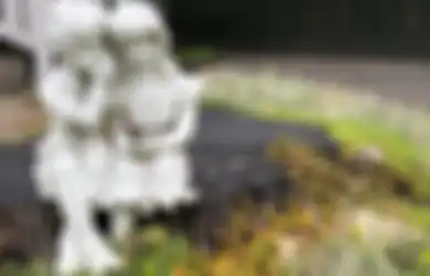 Trik Hadirkan Sculpture dan Kursi Taman untuk Kuatkan Spirit Taman