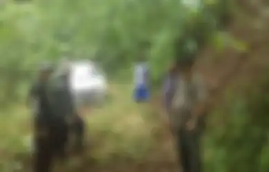 Membelah Jumat Malam, Mobil Avanza Berisi 7 Penumpang Termasuk Balita Ini Terjebak 3 Jam di Hutan Gunung Putri, Polisi: Kabut Tebal dan Hujan Deras