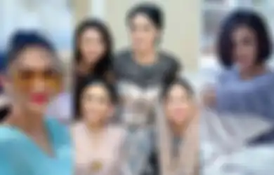 Pantas Kedua Putrinya Jadi Diva Super Menawan, Ibunda Krisdayanti dan Yuni Shara Ternyata Punya Paras Cantik Luar Biasa Meski di Usia yang Tak Lagi Muda, Ritual Super Sederhana Ini Jadi Resepnya Tampil Mempesona