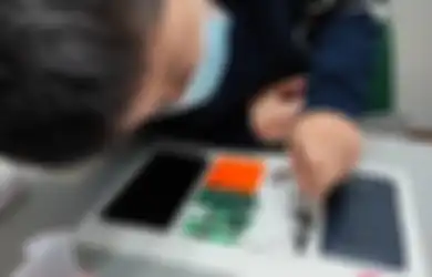 Bocah 9 Tahun Berhasil Bongkar HP Redmi 1 Untuk Dijadikan Karya Seni