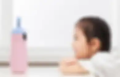 Olike Smart Bottle Untuk Anak-Anak, Punya Sensor Sentuh dan LED 