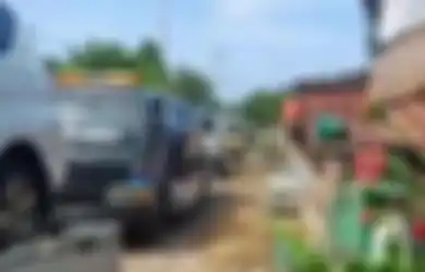 Rekamannya Viral hingga ke Negeri Jiran, Inilah Sosok Pengunggah Video Warga Borong 176 Mobil di Tuban: Saya Niatnya Pengen Lihat Rombongan Truck Towing Aja