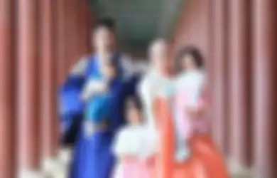 Penuh Pernak-pernik Inggris, Begini Isi Hunian Natasha Risky dan Desta