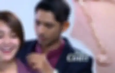 Adegan Romantis 'Mas Al' dan 'Andin' di Sinetron Ikatan Cinta Jadi Lelucon, Ternyata Properti Kalung Emas Inilah yang Buat Menggelitik Netizen: Kok Mirip Gebuk Kasur Ya?