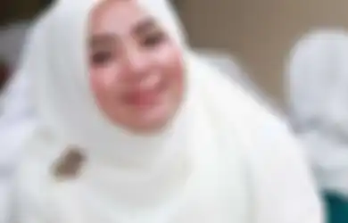 Pakai Jeans Robek-robek, Penampilan Muzdalifah Saat Berkujung ke Rumah Raffi Ahmad Auto Bikin Salah Fokus, Warganet: Mbak Mus Celananya...