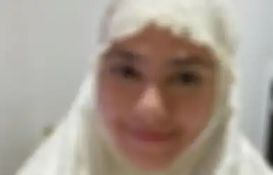Warganet Auto Ngomong 'MasyaAllah', Foto Catherine Wilson Pakai Mukena Putih Pasca Keluar Penjara Curi Perhatian, Keket: Makasih Love You All...
