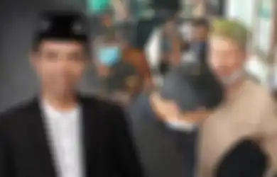 Tertawa Terbahak Dengar Jawaban Rocky Gerung Bila Jadi Presiden, Ustaz Abdul Somad Mendadak Buka Peci Saat Bertemu Kiai Sepuh NU, Terungkap Tujuannya