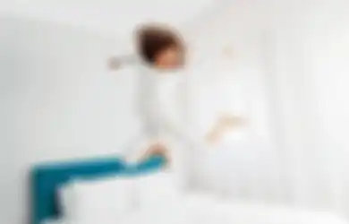 Anak Anda Tetap Melompat-lompat Kegirangan di Kasur Walalu Sudah Diomeli? Ini Kondisi Tubuh Sang Anak Menurut Ahli!