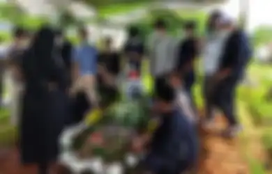 Bak Dewi Penolong Buat Umi Pipik Saat Tertimpa Musibah, Kondisi Liang Kubur Rina Gunawan Dibongkar Sosok Ini