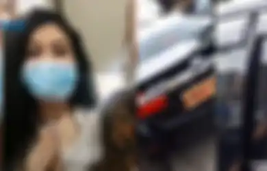 Kenakan Baju Putih dengan Rambut Terurai, Sosok Wanita yang Kemarin Sombong Pamer Toyota Camry dengan Pelat Dinas TNI Kini Muncul: Itu Pelat Bodong, Saya Membuat Itu di Kota Bandung