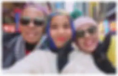 Intip Kecenya 6 OOTD Abqariyyah Halilintar Buat Paduan Hijab Biru!