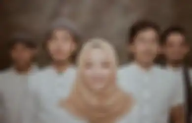Karirnya Seakan Hancur Tak Tersisa Setelah Kepergok Jadi Orang Ketiga, Nissa Sabyan Kini Panen Hujatan Pedas Saat Terbitkan Karya Terbarunya, Netizen: Menghancurkan Rumah Tangga!