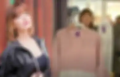 Setahun Tak Dapat Job Nyanyi Gegara Pandemi, Pedangdut Seksi Ini Akhirnya Banting Setir Jadi Pedagang Baju, Lihat Penampakannya Saat Layani Pembeli..