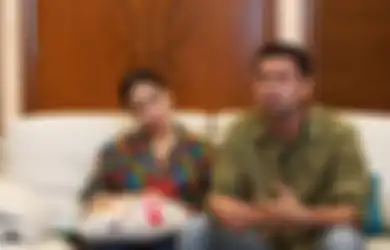 Pergoki Raffi Ahmad Video Call Wanita Lain di Dalam Kamar, Nagita Slavina Emosi, Tepak Handphone Sang Suami Sampai Terjatuh: Kamu Mau Check-In Sama Cewek?
