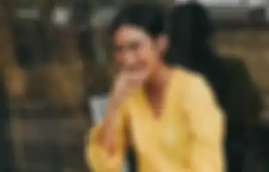 3 Inspirasi Tampil Fresh Pakai Outfit Kuning ala Alika Islamadina