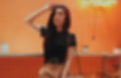 Intip OOTD Febby Rastanty Tampil Chic Pakai Celana Pendek Cokelat!