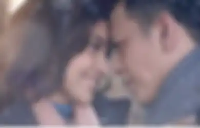 Pamer Foto Adu Jidat Sambil Bertatapan Mesra dengan Ariel Noah, Naura Hakim Seolah Sudah Direstui Jalin Hubungan dengan Eks Luna Maya, Netizen: Sip Banget