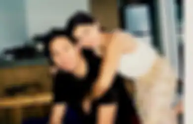4 Gaya Kompak Bareng Pacar ala Josephine Firmstone dan Daniel Wenas
