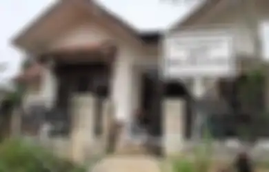 Miris, Desanya Tak Miliki Kantor hingga Ditinggal Serentak oleh Staff Lama, Bu Kades di Bogor Relakan Rumahnya Jadi Kantor Darurat, Cucum: Saya Sadar Sendiri
