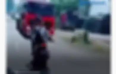 Style Berkendaranya Kerap Bikin Pengemudi Lain Resah, Pakar Bongkar Alasan Psikologis Kenapa Pemotor Cewek Sering 'Sein ke Kiri Belok Kanan', Ini Alasannya