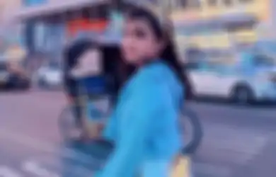 Tampil Kece dengan Outfit Biru ala Adik Beby Tsabina, Cut Keysha!
