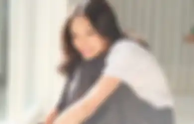 4 OOTD Naura Ayu Buat Inspirasi Gaya Modis Pakai Kaos Putih!