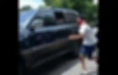 Tunggui di Jalan Berlubang, Siswa SMP di NTT Ini Nekat Kejar Jokowi Meski Ditegur Paspampres Demi Berikan 'Surat Cinta' Langsung untuk Sang Presiden, Begini Isinya