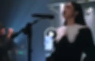 Isyana Sarasvati x DeadSquad di IDGAF 2021: Sahut-Sahutan Vokal Seriosa dan Growl