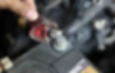 Inilah Sebabnya Kenapa Kepala Aki Mobil Bekas Sering Ada Serbuk Putihnya