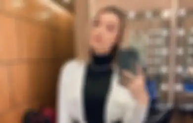 Intip 4 Gaya Adik Kimberly Ryder, Natasha Ryder Pakai Outfit Putih. Catchy Abis!
