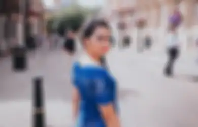 3 Ide Padu Padan Outfit Biru ala Memes Prameswari. Kece Abis!