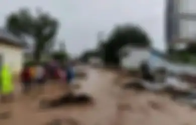 Selimut Logistik Penting bagi Pengungsi Bencana NTT, Berdayakan Komunitas Relawan Perusahaan Ini Kirim Bantuan