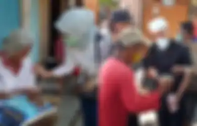 Ayahnya Dulu Rajin Datangi 100 Rumah Bagi-bagi ke Masyarakat Tak Mampu, Kareema Putri Almarhum Habib Hasan Mulachela Kini Jadi Penerus Tradisinya: Engga Bisa Membayangkan...