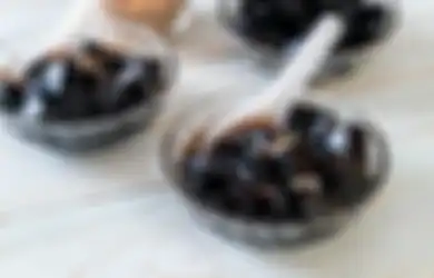 Buang Racun, Ini 6 Manfaat Ajaib Berbuka Puasa dengan Cincau Hitam