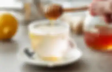 Minum Air Hangat Campur Madu Saat Sahur, Ini 5 Khasiatnya Buat Tubuh!