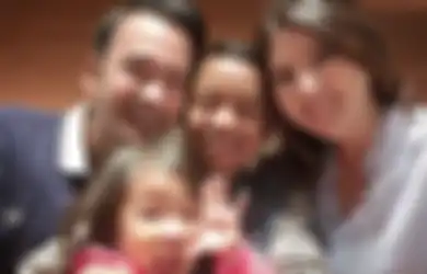 Manja Total Langsung Nemplok Bagai Tak Mau Dilepas, Kelakuan Thania Saat Berada di Pelukan Betrand Peto Buat Netizen Gemas Sendiri, Ruben Onsu: Takut Ditinggal...