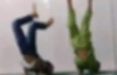 Bikin Resah Umat Lain yang Beribadah di Masjid, Viral Aksi Bocil-bocil Sujud 'Freestyle' yang Terinspirasi dari Game, MUI Angkat Bicara