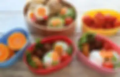 Ramah Lingkungan saat Bepergian, Tips Kurangi Plastik saat Jajan