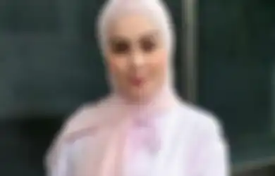 Seolah Buktikan Dirinya Sudah Tobat dan Tak Lagi Pamerkan Harta Sang Suami, Jennifer Dunn Legowo Diajak Faisal Harris Makan di Warung Pinggir Jalan