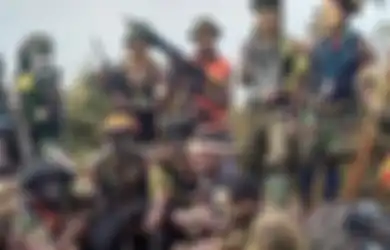 Foto Anggota KKB Papua Cium Merah Putih Beredar, Cara Kapolres Yapen Luluhkan Hati Tentara OPM Tanpa Angkat Senjata Jadi Sorotan