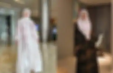 5 Model Gamis Lebaran Cantik ala Ayana Moon. Tetap Santun dan Modis!