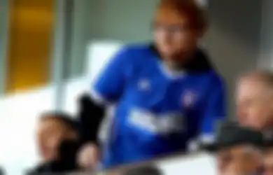 Deretan Musisi & Band yang Pernah Collab Sama Klub Sepak Bola
