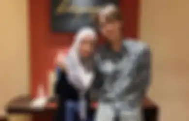 Rayakan Idul Fitri, Adik Ayana Moon Pakai Batik Buatan Ridwan Kamil!