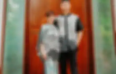 Nikita Willy Temani Indra Priawan Pakai Batik di Hari Kedua Lebaran
