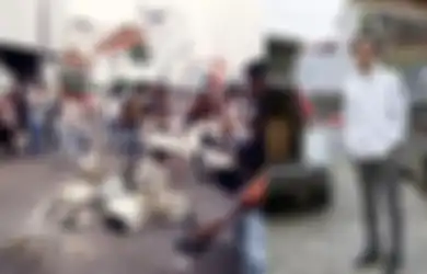 Kisahkan Kengerian Kerusuhan Mei 1998 di Kampung Halaman Jokowi, Dokter Tirta Saksikan Sendiri Jasad yang Gosong Terpanggang di Kantor Ibundanya yang Dibakar Massa: Saya Dilindungi Tetangga...