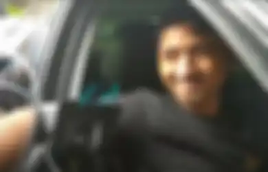 Cuma Buka Kaca hingga Enggan Turun dari Mobil, Arya Saloka Ngaku Panik Saat Diserbu Pertanyaan Wartawan Soal Vaksinasi, Ini Alasannya