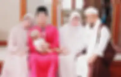 Rumah Tangganya Terlihat Adem Ayem, Putra Mendiang Ustaz Arifin Ilham Ini Mendadak Tulis Kata 'The End' di Foto Pernikahannya, Benarkah Alvin Faiz dan Larissa Chou Bercerai?