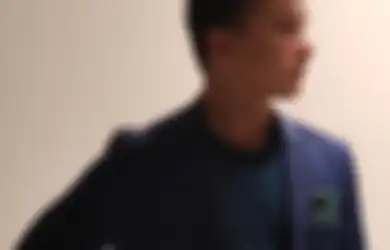 Feed Instagramnya Tak Pernah Unggah Foto Orang, Nicholas Saputra Mendadak Buat Fans Cemburu Berat Usai Upload Foto Siluet Wanita Berambut Pendek
