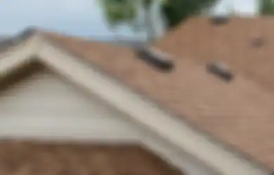 Tips Memilih Lisplang agar Rangka Atap Rumah Tropis Bebas Tampias
